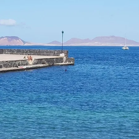 Salitre-1ª Linea De Mar 度假居 法马拉